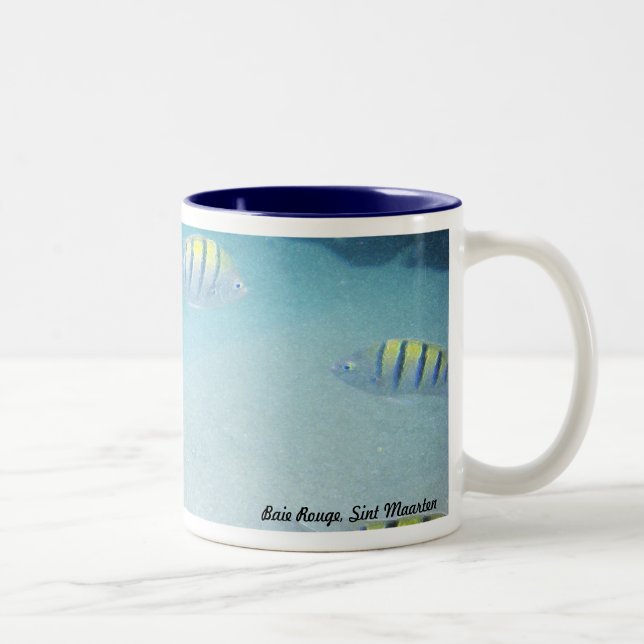 Schwimmen mit der Fisch-Tasse Zweifarbige Tasse (Rechts)