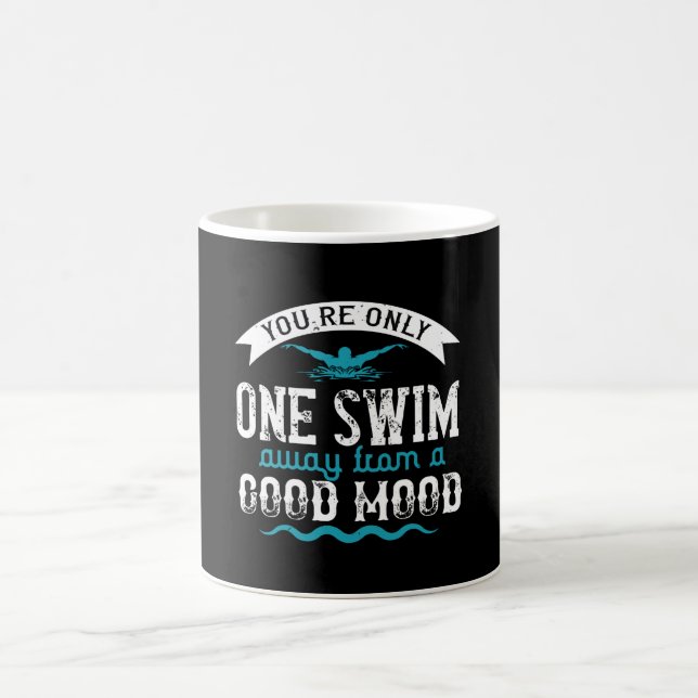Schwimmen - Sie sind nur ein Baden entfernt Kaffeetasse (Mittel)