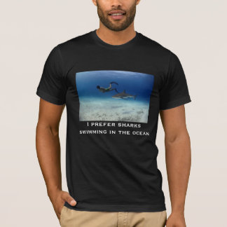 Schwimmende Haifische T-Shirt