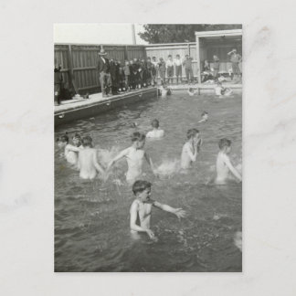 Schwimmende Jungen, ca. 1920 Postkarte
