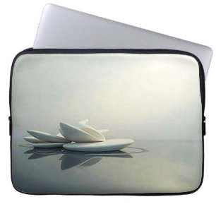 Schwimmende Petalen von Steinkonstruktionen Laptopschutzhülle