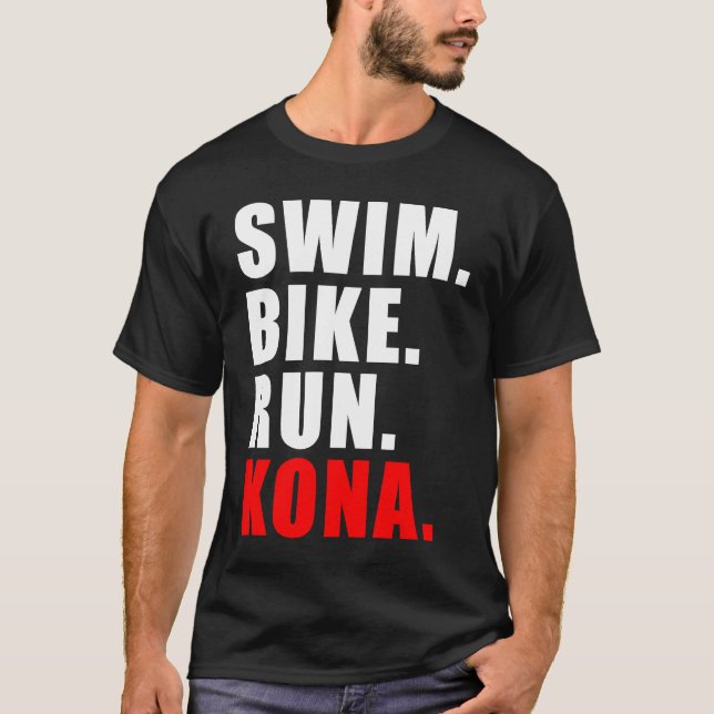 SCHWIMMENDE RUNNING KONA 2023 TRIATHLETE MENS T-Shirt (Vorderseite)