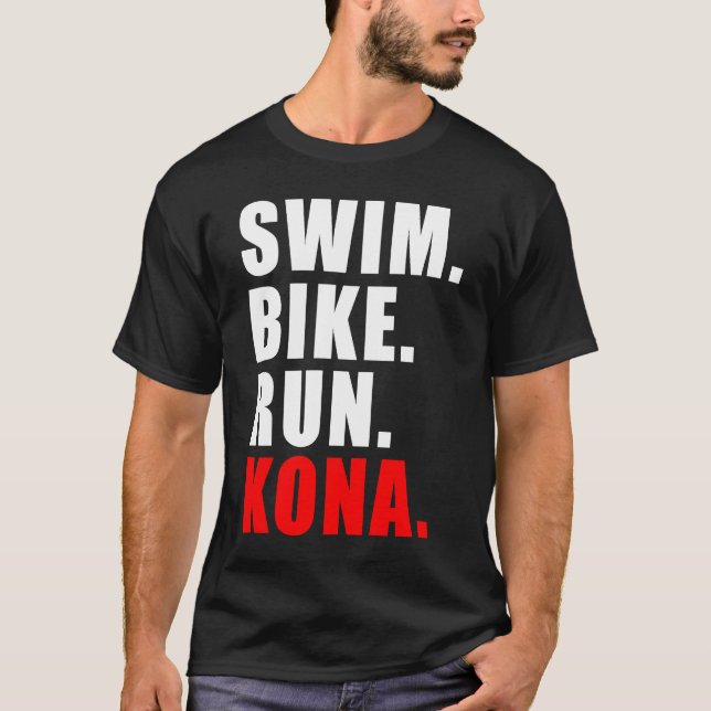 SCHWIMMENDE RUNNING KONA 2023 TRIATHLETE MENS T-Shirt (Vorderseite)