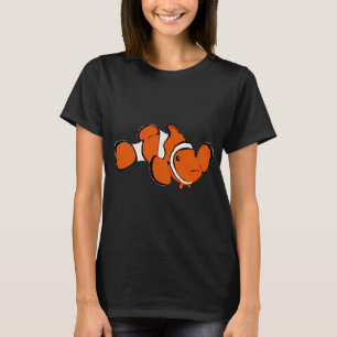 Schwimmender Clownfisch schaut dich an T-Shirt