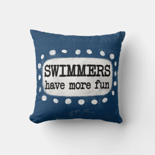 Schwimmer haben mehr Spaß mit dem Kissen