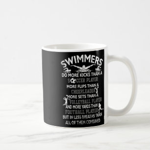 Schwimmer machen mehr Tritte als ein Fußballspiele Kaffeetasse