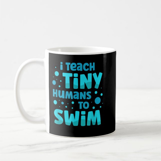Schwimmlehrerin ich winzige Menschen beim Schwimme Kaffeetasse (Links)