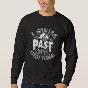 Schwimmteam Ich schwimme über meine Schlafenszeit  Sweatshirt