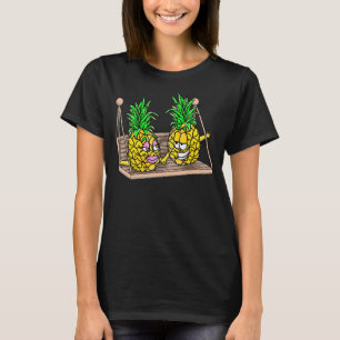 Schwingen von Männern Frauen schwänzen auf dem Rüc T-Shirt