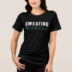 Schwitzen für den Wochenend-T - Shirt