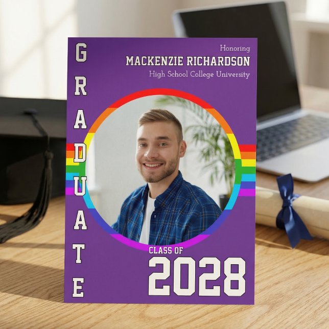 Schwule/r Studentische Pride-Regenbogen-Abschlussa Einladung (Von Creator hochgeladen)