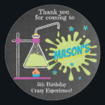 Science Birthday Party | Wissenschaft ist Spaß Runder Aufkleber<br><div class="desc">Science Birthday Party | Science is Fun Sticker - Setzen Sie Ihren Labrador auf und machen Sie sich bereit zum Sprengspass! Es ist die perfekte Touch für Ihr wissenschaftliches Party. Kein Test oder Experiment nötig, dieser phantastische Aufkleber bringt sie alle mit fliegenden Farben. Dieser Aufkleber ist Teil unserer wissenschaftlichen Geburtstagskollektion....</div>