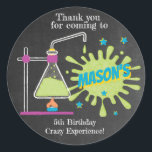 Science Birthday Party | Wissenschaft ist Spaß Runder Aufkleber<br><div class="desc">Science Birthday Party | Science is Fun Sticker - Setzen Sie Ihren Labrador auf und machen Sie sich bereit zum Sprengspass! Es ist die perfekte Touch für Ihr wissenschaftliches Party. Kein Test oder Experiment nötig, dieser phantastische Aufkleber bringt sie alle mit fliegenden Farben. Dieser Aufkleber ist Teil unserer wissenschaftlichen Geburtstagskollektion....</div>