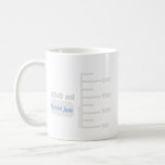 Science Labrador Beaker Personalisiert große Label Kaffeetasse<br><div class="desc">Für den Wissenschaftsliebhaber in Ihrem Leben. Diese 10 oz Tasse ist wie ein Stück Laborgläser mit Abschlüssen für einen 250 ml Becher vergleichbarer Größe gefertigt. Sie können es sogar mit Ihren Initialen oder Namen personalisieren, genau wie in einem Labrador. Design wird vorne und hinten wiederholt. Gute Idee für Lehrer oder...</div>