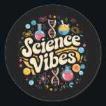 Science Vibes Groovy Erster Tag der Rückkehr zur S Runder Aufkleber<br><div class="desc">Science Vibes Retro Erster Tag zurück zur Schule Groovy Lehrer</div>