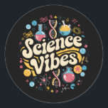 Science Vibes Groovy Erster Tag der Rückkehr zur S Runder Aufkleber<br><div class="desc">Science Vibes Retro Erster Tag zurück zur Schule Groovy Lehrer</div>