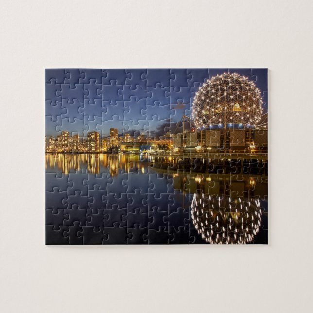 Science World und CBD spiegeln sich in False Creek Puzzle (Horizontal)
