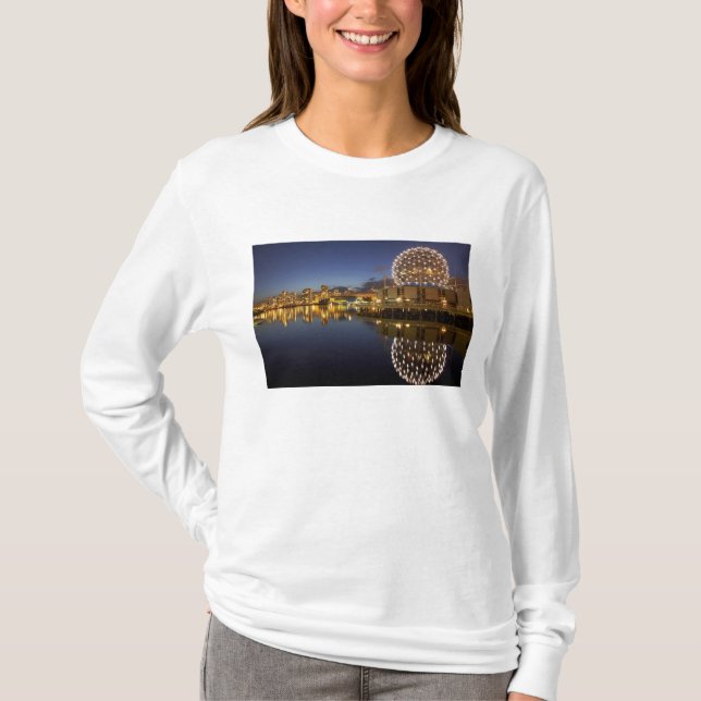 Science World und CBD spiegeln sich in False Creek T-Shirt (Vorderseite)