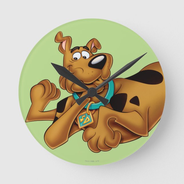 Scooby-Doo lying Down Runde Wanduhr (Vorderseite)