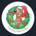 Scooby im Weihnachtsreich - Personalisiert Runder Aufkleber<br><div class="desc">Frohe Weihnachten von Scooby-Dooby Doo!</div>