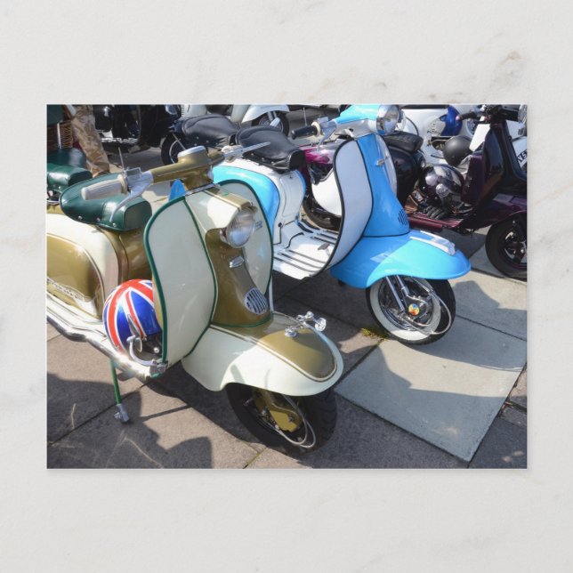 Scooter bei einem Treffen Postkarte (Vorderseite)