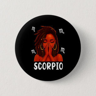 Scoro gelockte schwarze Frau betet christlicher Ti Button