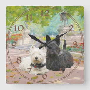 Scottie und Westie in einem Garten Quadratische Wanduhr