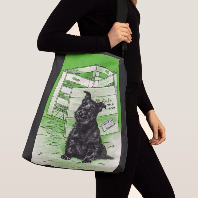 Scottiehund durch spezielle Lieferung Tragetaschen Mit Langen Trägern (Von Nahem)