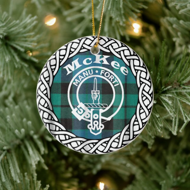 Scottish Clan McKee Tartan und Wappen Keramik Ornament (Baum)