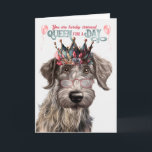Scottish Deerhound Queen for Day Funny Birthday Karte<br><div class="desc">Hundemütter verdienen einen Tag für eine Königin,  und dieser schottische Deerhound in einer Krone ist bereit,  Mama's Tag etwas Besonderes zu machen.</div>