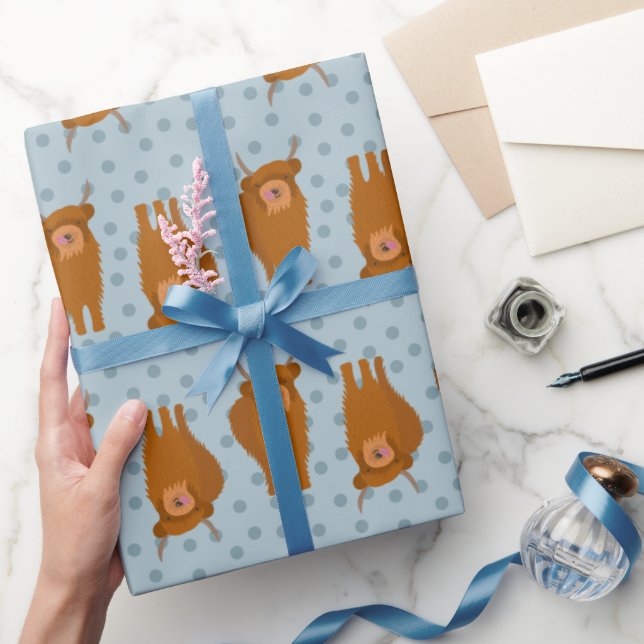 Scottish Highland Cattle Pale Blue Polka Dots Geschenkpapier (Schenken)