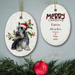 Scottish Terrier Dog Christmas Holly Keramik Ornament<br><div class="desc">Das Bild an der Vorderseite dieses niedlichen Holiday-Ornaments ist von einem schottischen Terrier-Hund mit einem rot-weißen Hut aus dem Weihnachtsmann. Hinter ihm steht ein Gezeter aus heiligen und roten Beeren. Kleine Goldkonfetti auf weißem Hintergrund verleihen dem Ornament ein wenig Glitzer. Auf der Rückseite, stilisiert rot und schwarz Büffel karierte Text...</div>