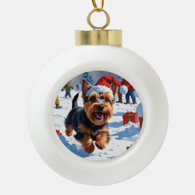 Scottish Terrier Running Snow mit Weihnachtshut Keramik Kugel-Ornament (Vorderseite)