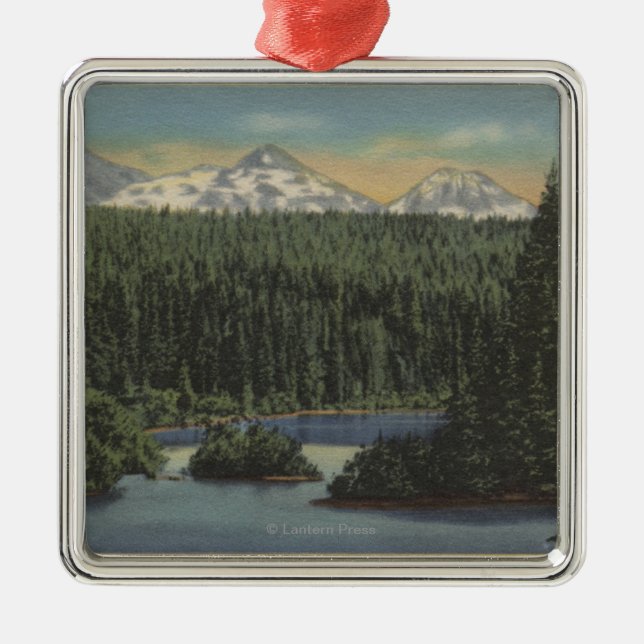 Scotts See, Oregon - Ansicht von drei Schwestern Silbernes Ornament (Vorne)