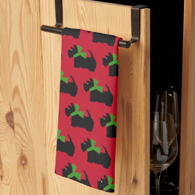 Scotty Dog und Tartan Frohe Weihnachten Geschirrtuch (This Scottish terrier holiday kitchen towel makes a great stocking stuffer gift!)