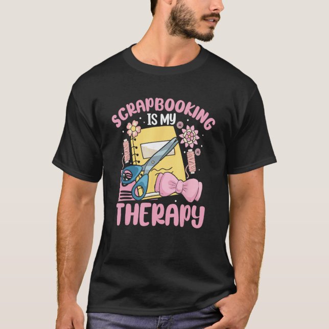 Scrapbooking Is My Therapy Scrapbooker T-Shirt (Vorderseite)