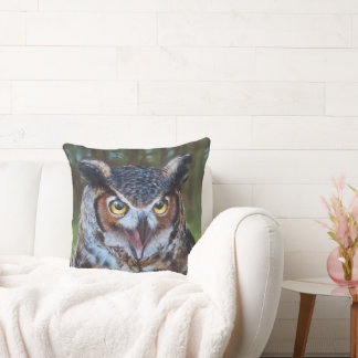 Screeching Owl Pillow Kissen