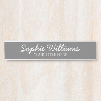 Script Bold White Schriftartes Name Title on Moder Türschild