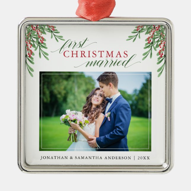 Script First Christmas Married Foto Ornament Aus Metall (Vorne)