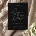 Script individuelle Name Schwarze Hochzeit speiche Einladung<br><div class="desc">Ankündigen Sie Ihren besonderen Tag mit Script individuellen Namen schwarze Hochzeit speichern Sie das Datum Einladung. Diese Karten spiegeln das Design der Hochzeitseinladung wider: schwarzer Hintergrund,  klassische Serifenschrift und personalisierte individuelle Namen,  die den Ton für Ihre elegante Feier bilden.</div>