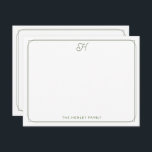 Script Monogram Hübsch Family Stationer Green Mitteilungskarte<br><div class="desc">Dieses Design verfügt über eine dünne Doppelgrenze mit Platz für ein hübsches Skriptmonogramm am oberen Rand und Namen/Text am unteren Rand. Klicken Sie auf die Schaltfläche Anpassen, wenn Sie die Designelemente anpassen und/oder den Text weiter verändern möchten! Variationen dieses Designs, zusätzliche Farben sowie koordinierende Produkte sind in unserem Shop, zazzle.com/store/doodlelulu...</div>