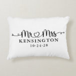 Script Typografy Custom Mr. Wedding Foto Dekokissen<br><div class="desc">Script Wedding Heart Arrows Mr. Wedding Foto Accent Throw Kissen personalisiert mit dem Nachnamen des glücklichen Paares,  & Hochzeitstag! Einfach für Hochzeiten,  Jubiläen,  Weihnachten,  Verlobung,  etc. zu gestalten. Bitte kontaktieren Sie uns unter cedarandstring@gmail.com ,  wenn Sie Hilfe beim Design oder den passenden Produkten benötigen.</div>