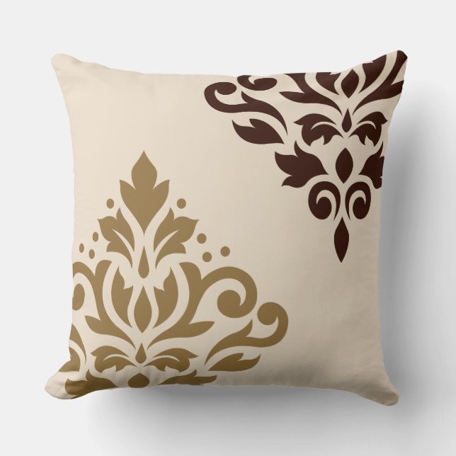 Scroll Damask Art I Gold & Brown auf Creme Kissen (Vorderseite)