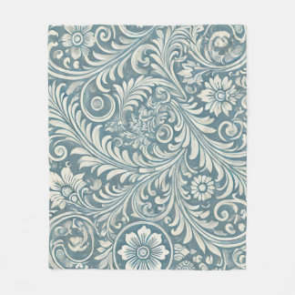 Scrolling Damask Pattern in Soft Blue und Ivory Fleecedecke
