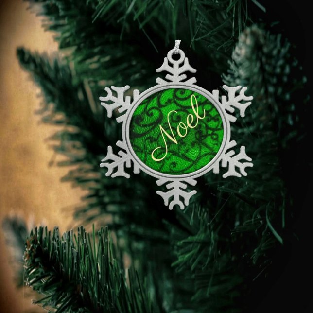 Scrollwerk Grün  Schneeflocken Zinn-Ornament (This scrollwork Green Pewter Christmas Ornament, seems to glow as it hangs on the tree!)