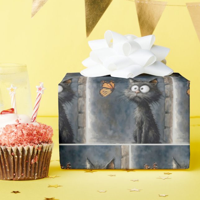 Scruffy Cat Staring at a Butterfly Geschenkpapier (Geburtstagsparty)