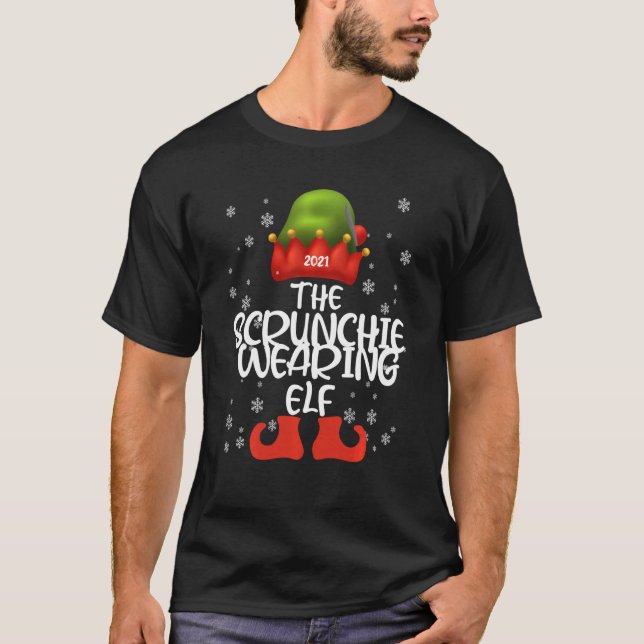 Scrunchie Wearing Elf Family Matching Christma T-Shirt (Vorderseite)