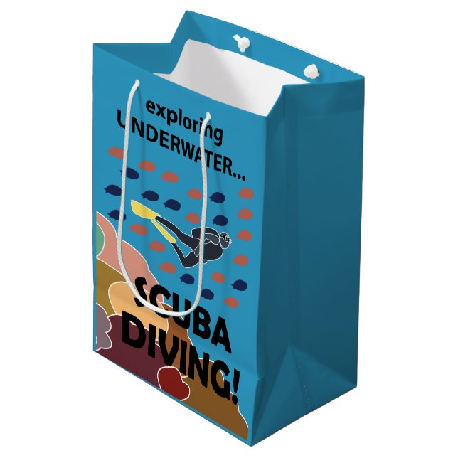 Scuba Diver Mittlere Geschenktüte (Vorderseite Schrägansicht)