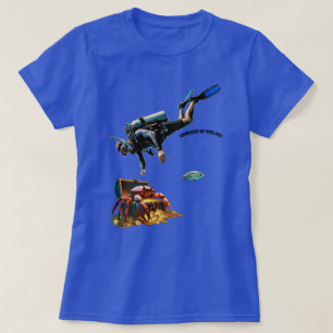 SCUBA Diver und eine Schatztruhe von Goldmünzen UR T-Shirt