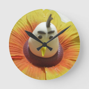 Sculpted Bird in Sunflower Art Print Runde Wanduhr